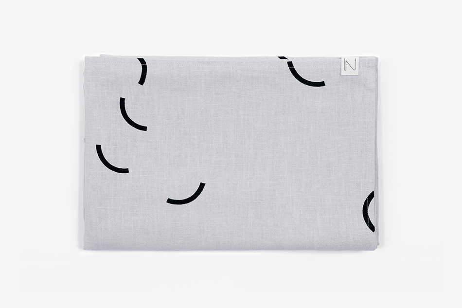 Tablecloth_LichtGrayLinen_BlackSmiles