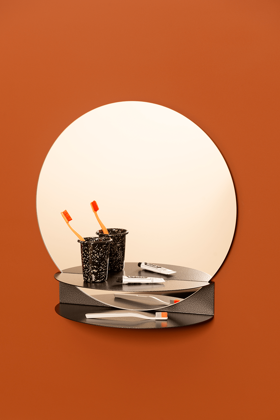 03CompileMirror_Mono_EmielRemmeltsxNoortjedeKeijzer_PhotobyNoortjeKnulst